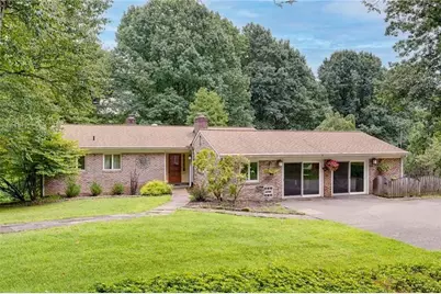 136 Oakhurst Road, Pittsburgh, PA 15215 - Photo 1