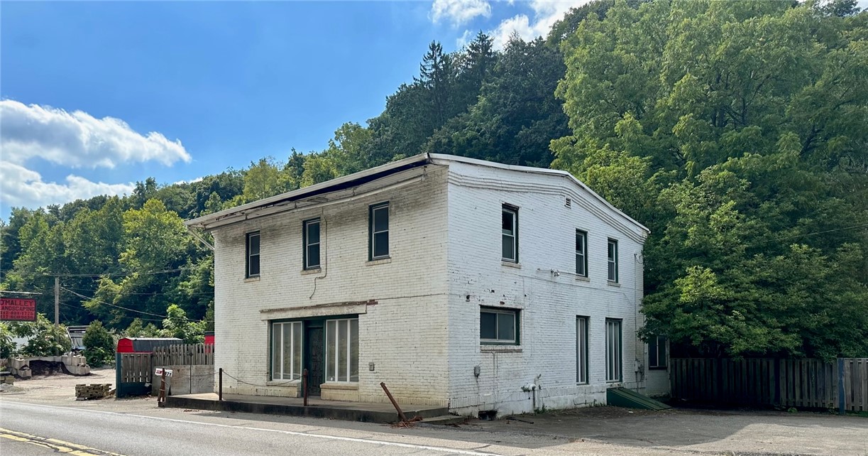 1971 Streets Run Rd, Pittsburgh, PA 15236 - MLS 1690625 - Coldwell Banker