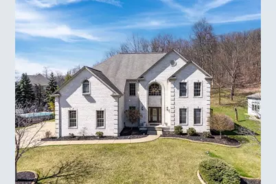 156 Oakview Dr, Cranberry Township, PA 16066 - Photo 1