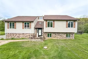 308 Diane Dr, Rural Valley Boro, PA 16249 - Photo 1