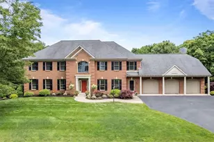 305 Woodstream Dr, Pittsburgh, PA 15238 - Photo 1