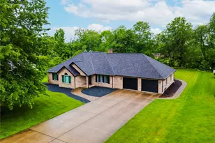 118 Summerlin Dr, Shenango Township, PA 16101 - Photo 1