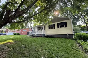 327 Mt Vernon Dr, Ellwood City, PA 16117 - Photo 1