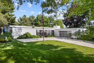 9 Old Farm Rd, Rosslyn Farms, PA 15106 - Photo 1