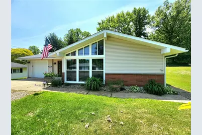 2490 Victoria Dr, Hermitage, PA 16148 - Photo 1