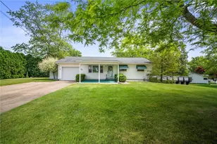 2485 Victoria Dr, Hermitage, PA 16148 - Photo 1