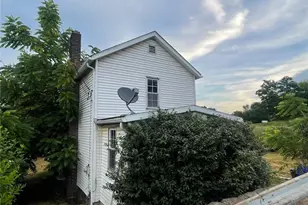 424 Old Zelienople Rd, Franklin Township, PA 16117 - Photo 1