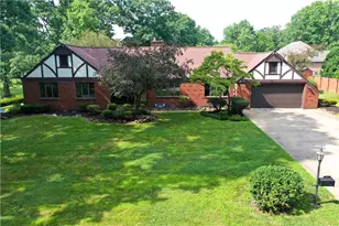 521 E Pine St, Grove City Boro, PA 16127 - Photo 1