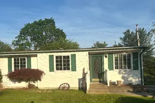 1923 Ivanhoe Dr, North Huntingdon, PA 15642 - Photo 1