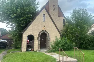 813 Locust St Ext, New Kensington, PA 15068 - Photo 1