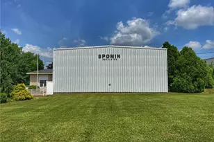 2975 New Butler Rd, Shenango Township, PA 16101 - Photo 1