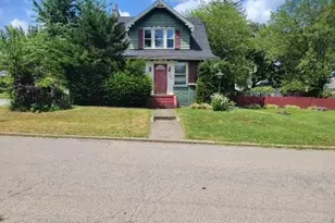 562 Hawthorne Pl, Sharon, PA 16146 - Photo 1