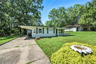 402 Patton Ave, Farrell, PA 16121 - Photo 1