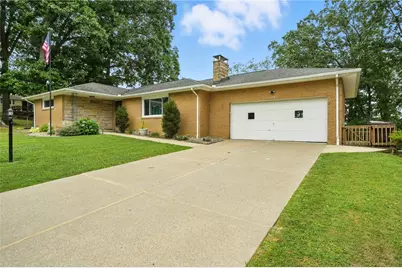 1718 N Judy Lynn Dr, Farrell, PA 16121 - Photo 1