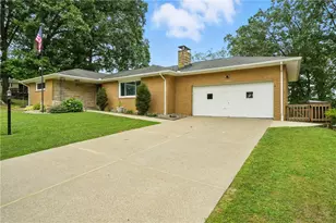 1718 N Judy Lynn Dr, Farrell, PA 16121 - Photo 1