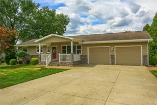 1825 Colonial Dr, Neshannock Township, PA 16105 - Photo 1