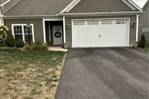 524 Allenbrooke Dr, Hempfield Township, PA 15601 - Photo 1