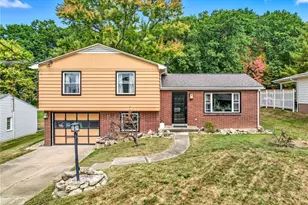 2062 Debrakeleer Ave, Farrell, PA 16121 - Photo 1