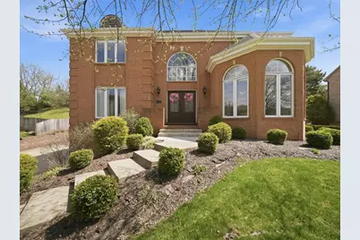113 Foxwood Dr, Pittsburgh, PA 15090 - Photo 1