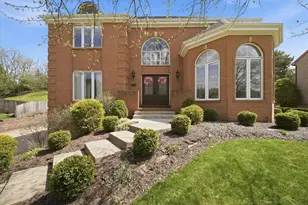 113 Foxwood Dr, Pittsburgh, PA 15090 - Photo 1
