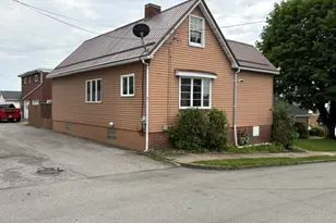 558 1st St, Leechburg Boro, PA 15656 - Photo 1