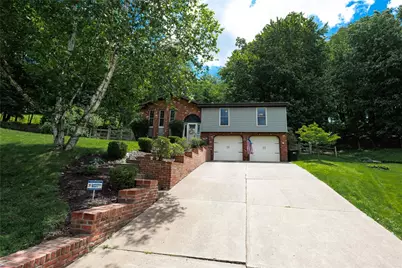 110 Hawk Dr, Ross Twp, PA 15116 - Photo 1