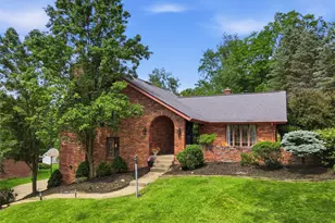 2483 Southvue Dr, Pittsburgh, PA 15241 - Photo 1