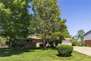 122 Northumberland Dr, Hempfield Township, PA 15642 - Photo 1