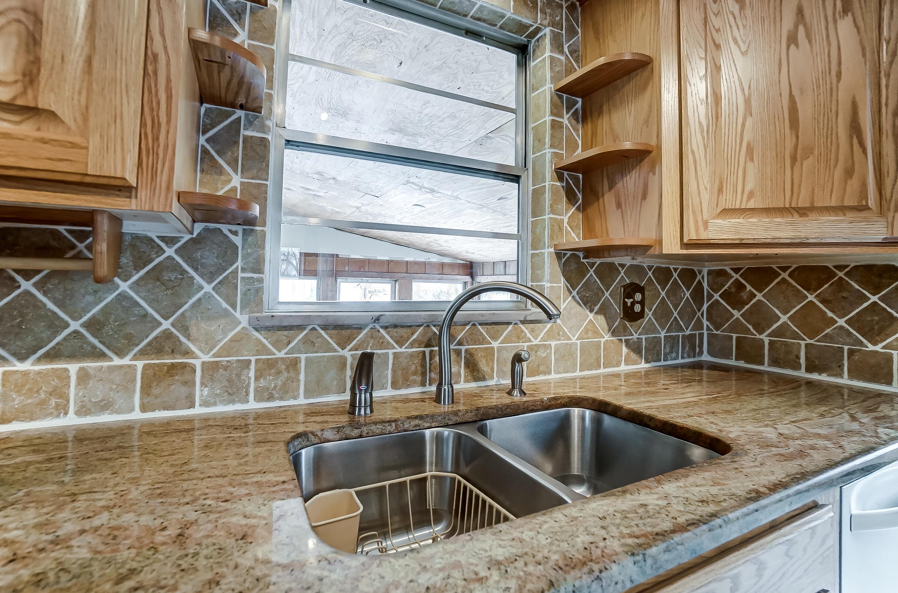 2396 Clb Rd, Columbus OH 43221-4005 exterior