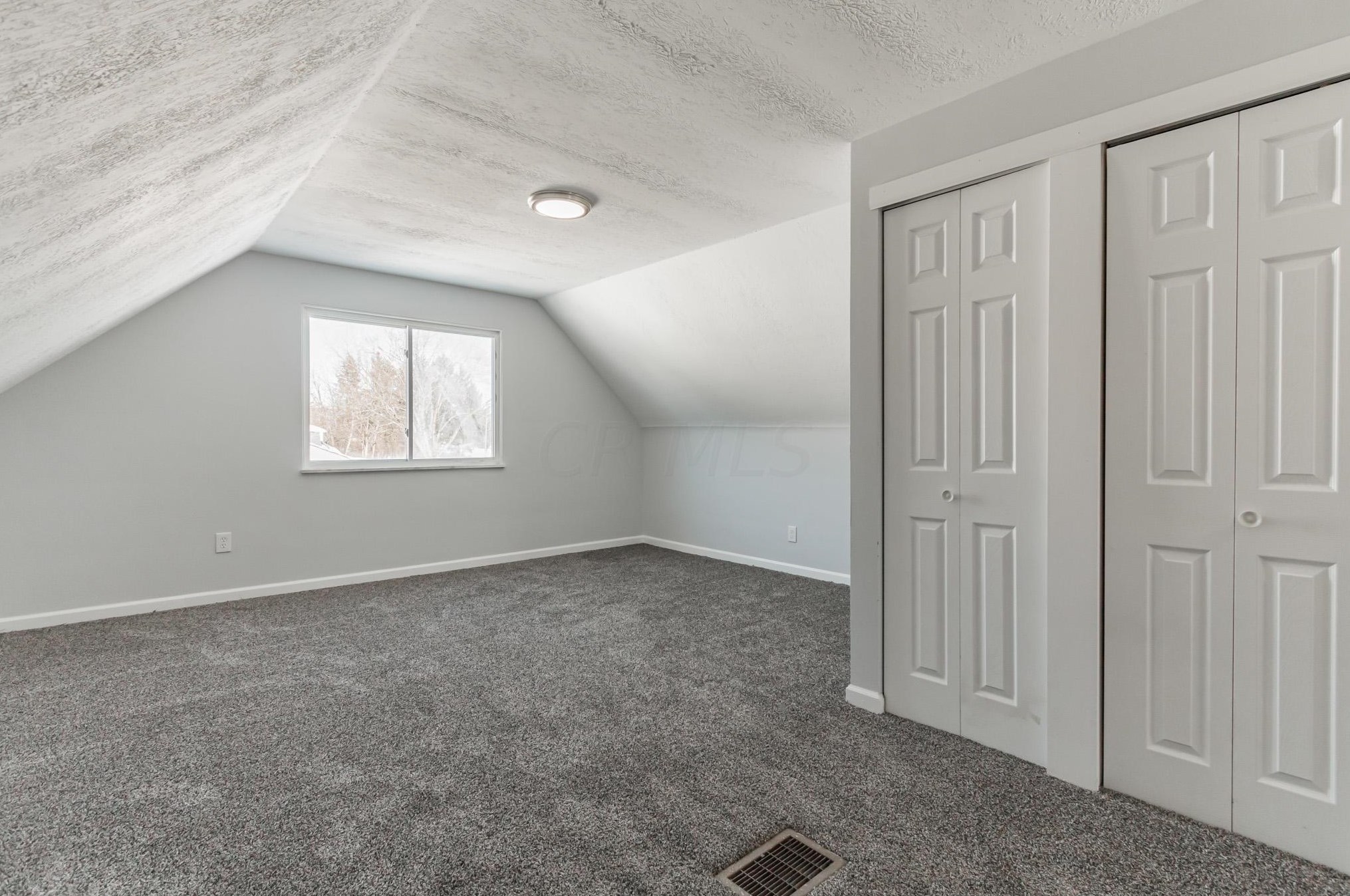 2165 Brentnell Ave, Columbus OH 43211-1911 exterior