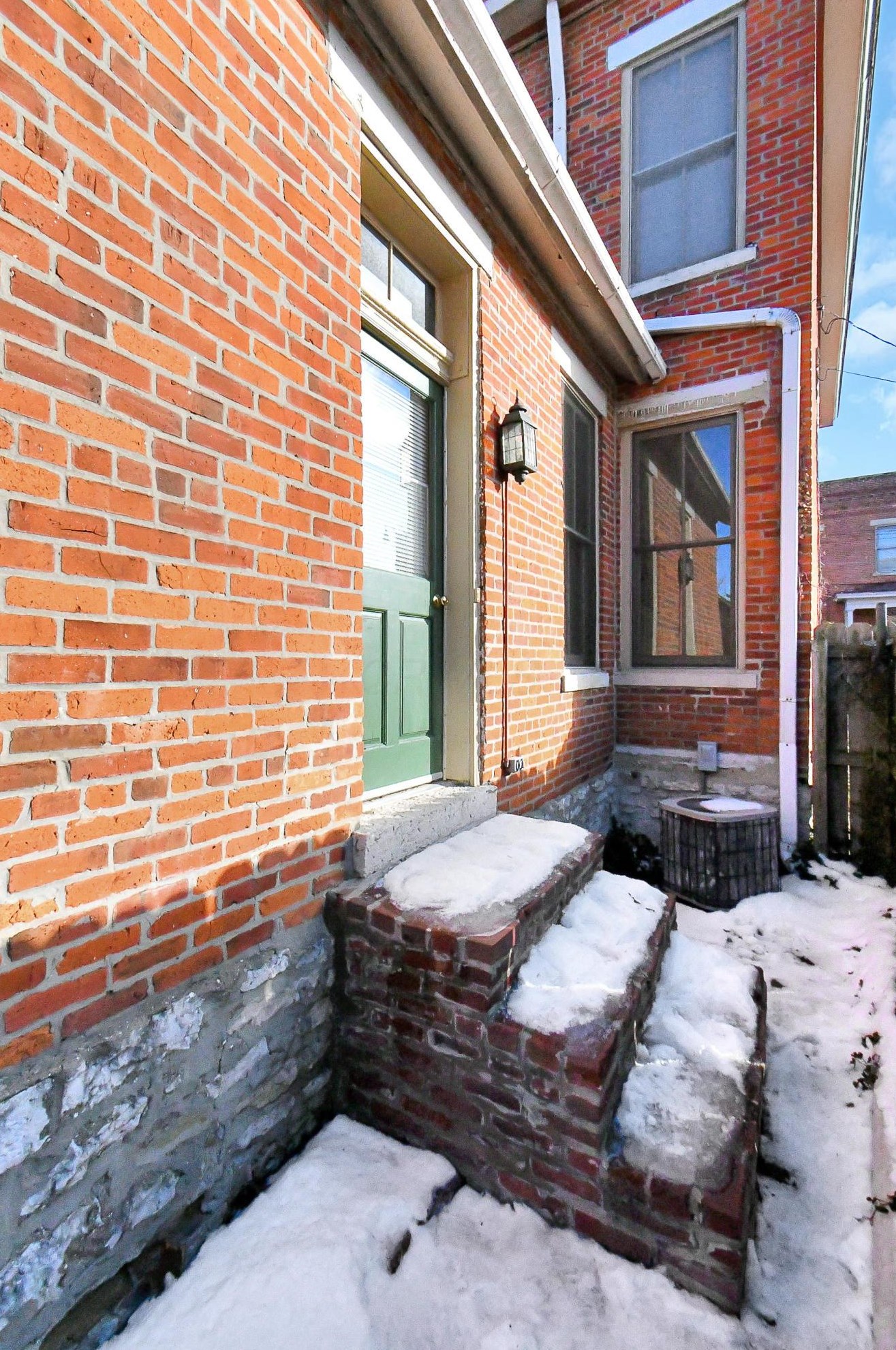 625 Lazelle St, Columbus OH 43206-1160 exterior