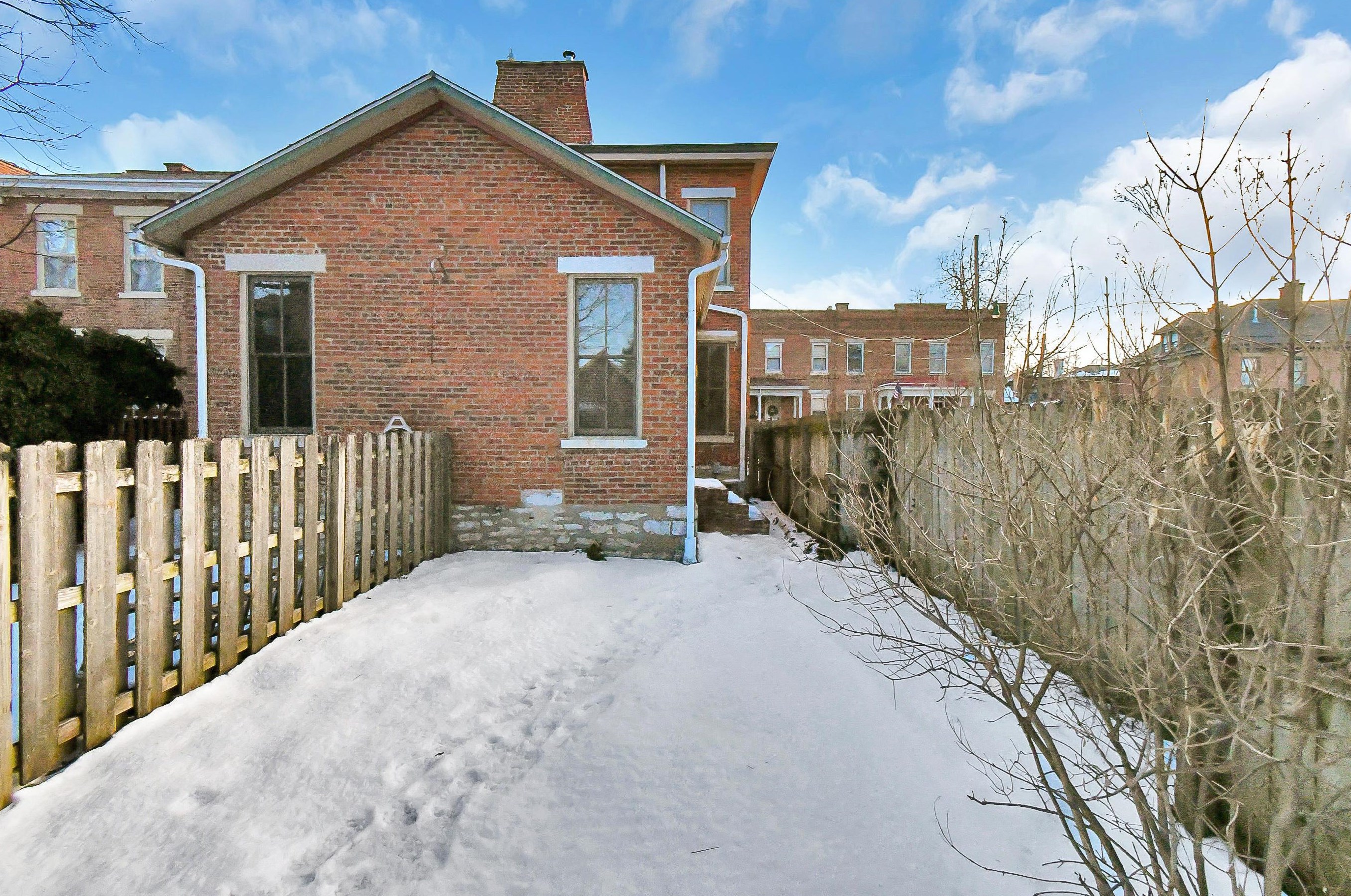 625 Lazelle St, Columbus OH 43206-1160 exterior