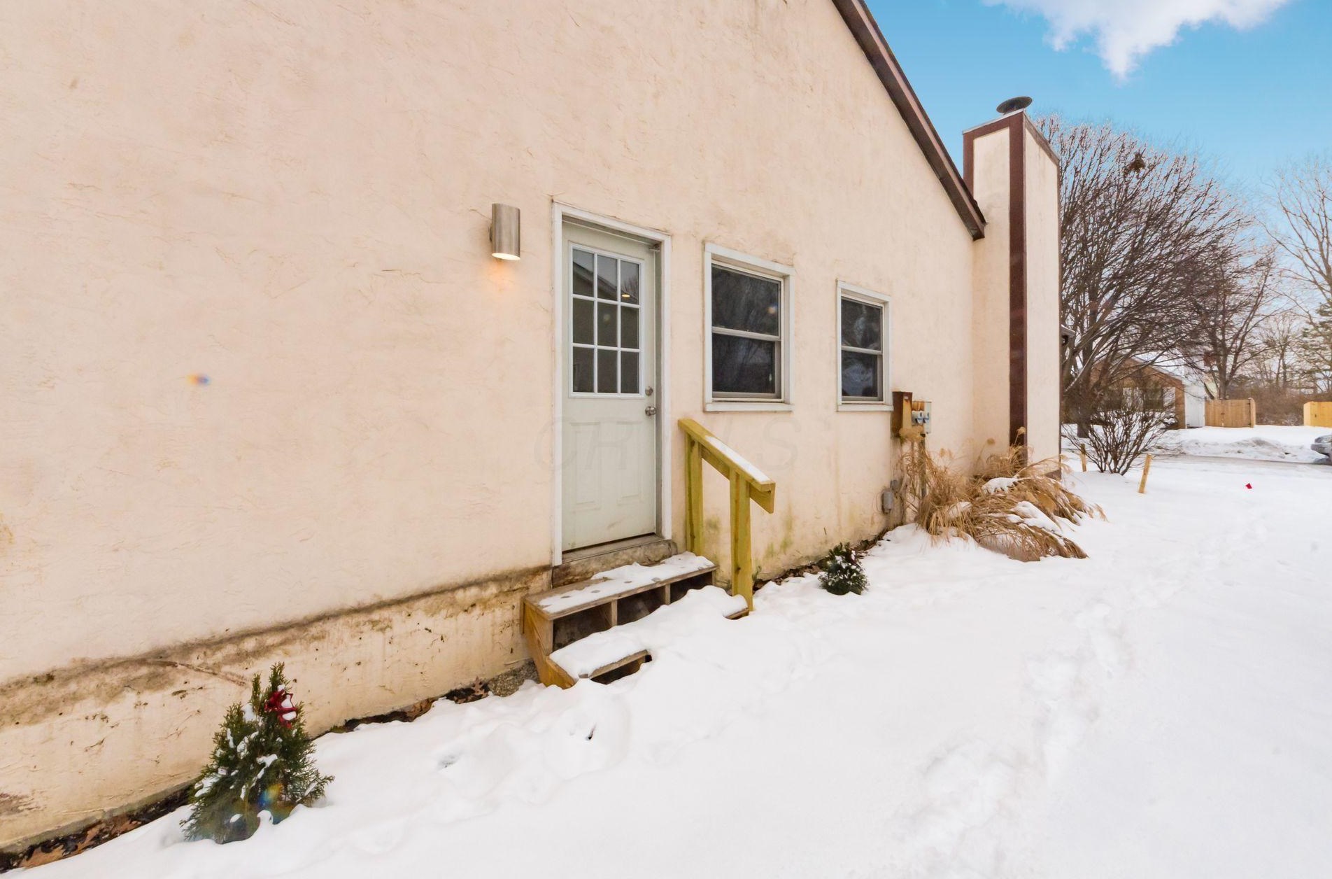 7611 Pickett Ln, Columbus OH 43235-5969 exterior