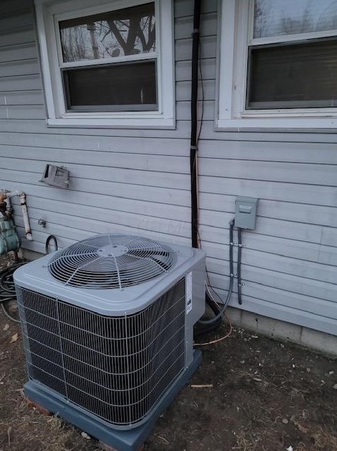 864 Mark Pl, Columbus OH 43204-1732 exterior