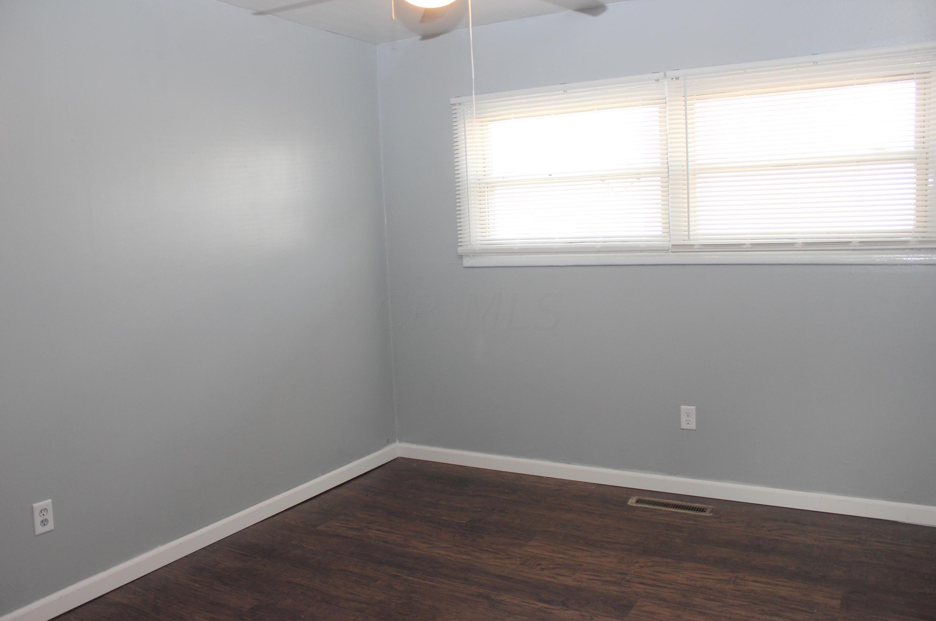 864 Mark Pl, Columbus OH 43204-1732 exterior