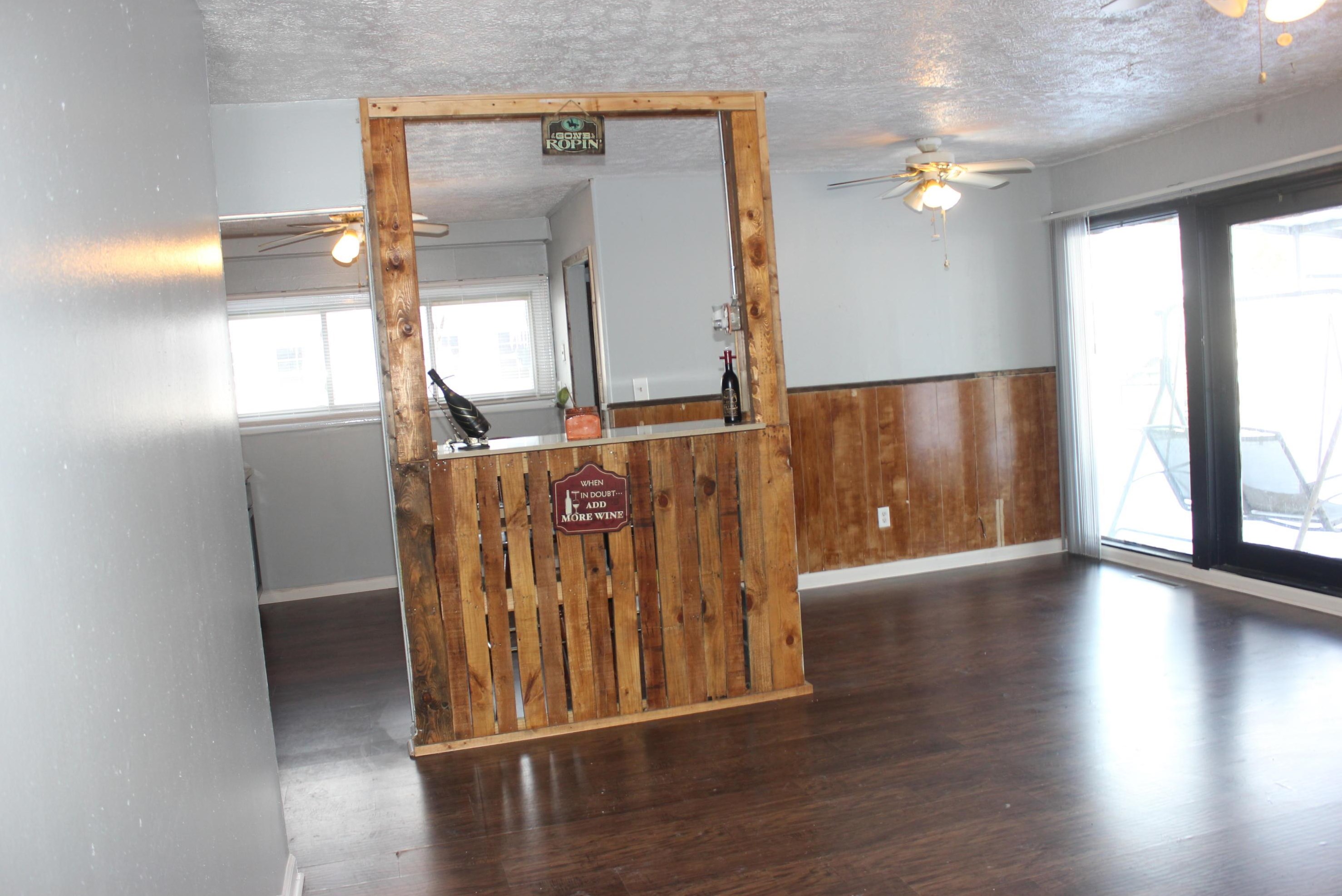 864 Mark Pl, Columbus OH 43204-1732 exterior