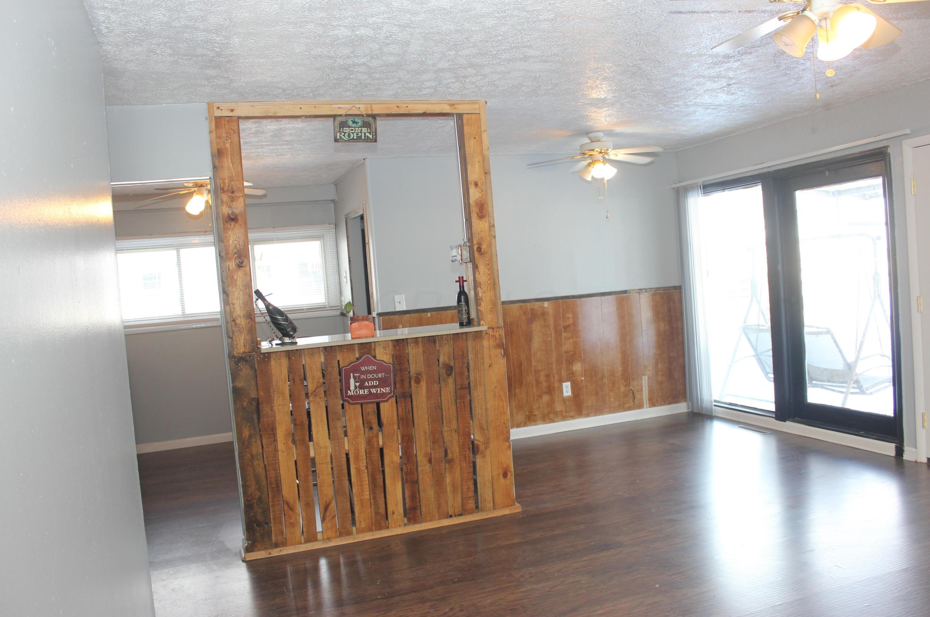 864 Mark Pl, Columbus OH 43204-1732 exterior