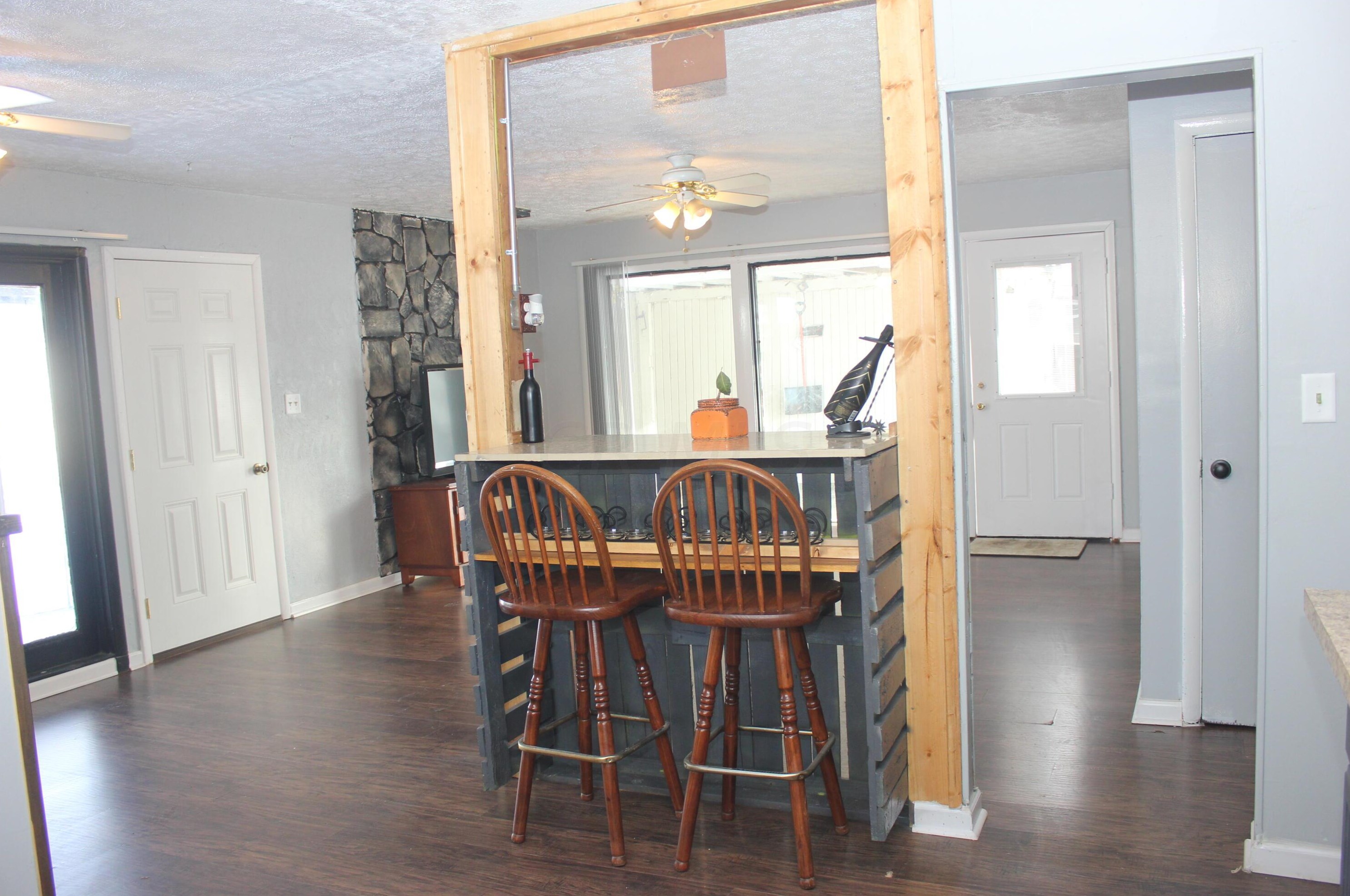 864 Mark Pl, Columbus OH 43204-1732 exterior