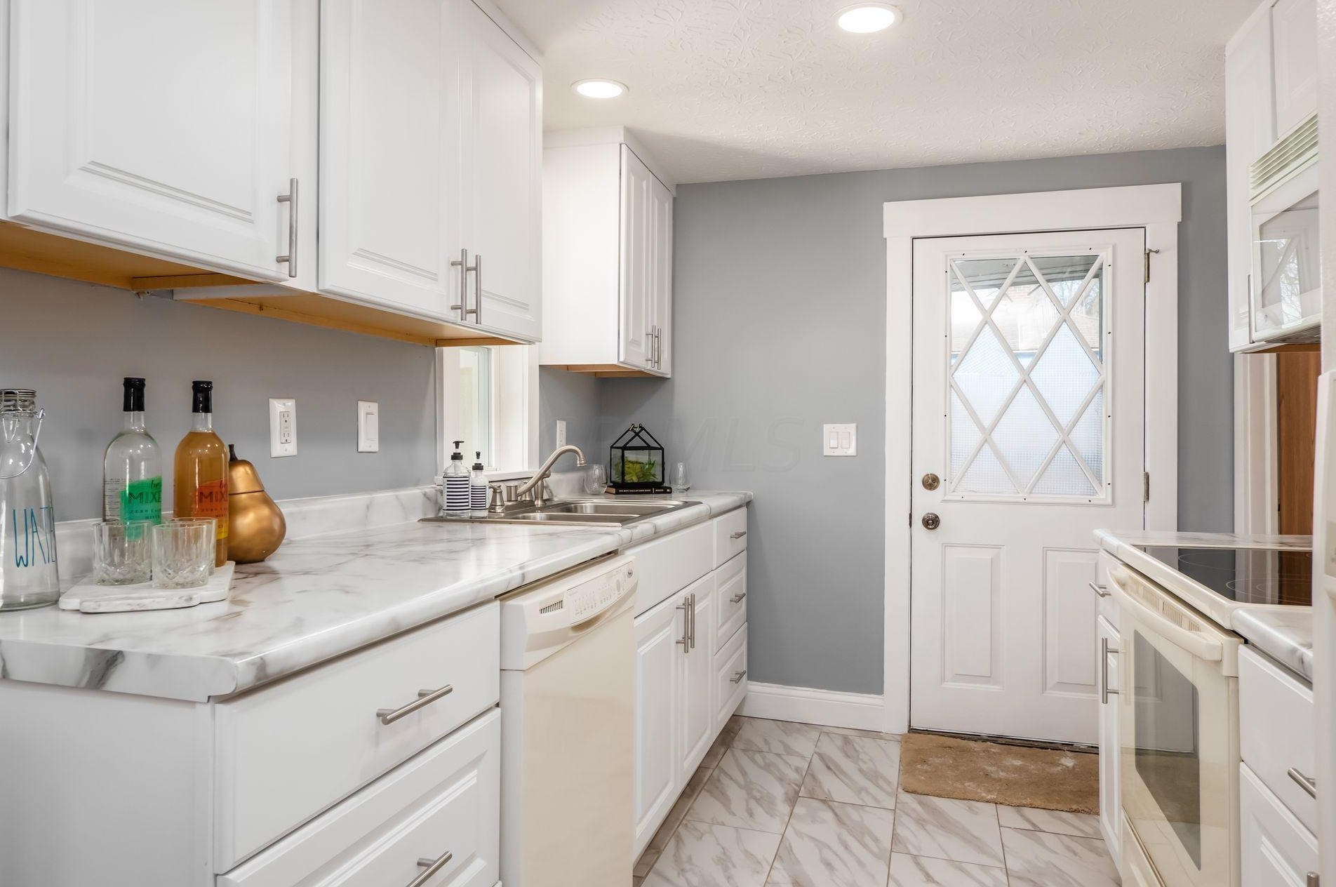 2230 Mcguffey Rd, Columbus OH 43211-2021 exterior