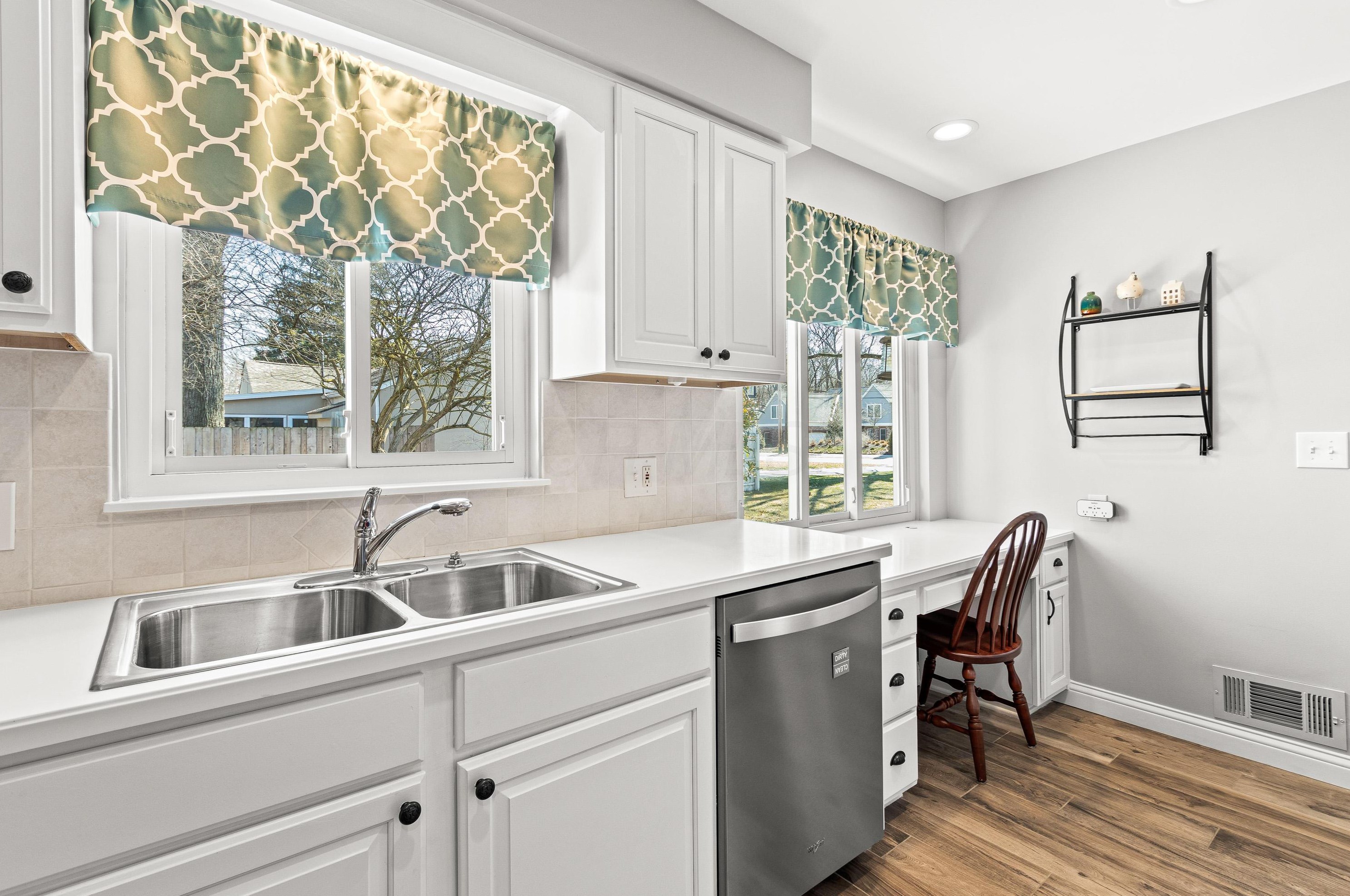 602 Cooke Rd, Columbus OH 43214-2822 exterior