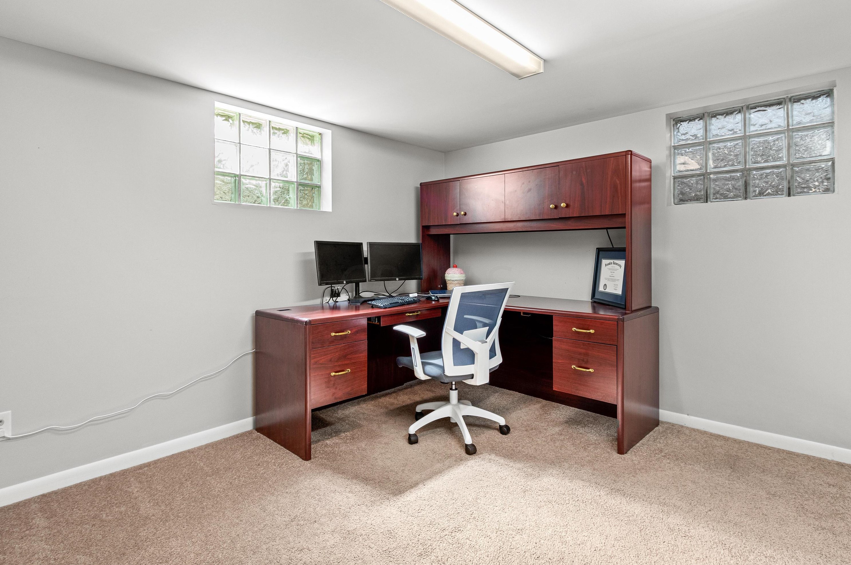 602 Cooke Rd, Columbus OH 43214-2822 exterior