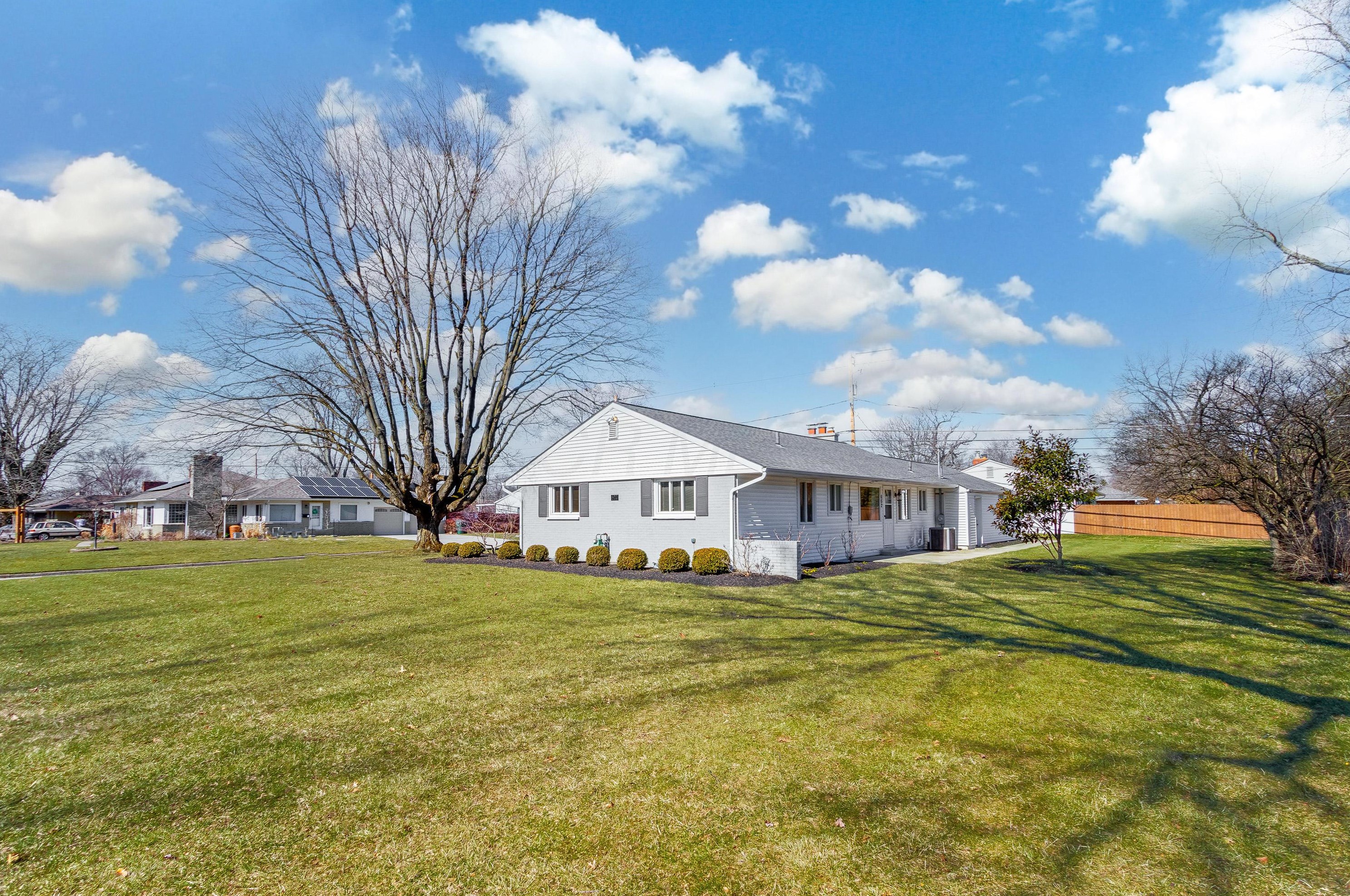 602 Cooke Rd, Columbus OH 43214-2822 exterior