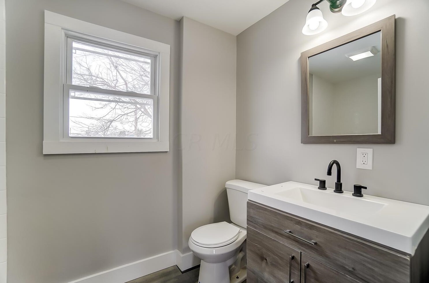 535 Catherine St, Columbus OH 43223-1966 exterior