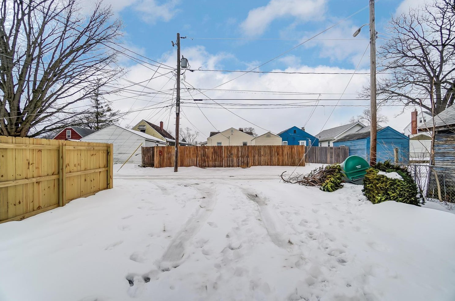 535 Catherine St, Columbus OH 43223-1966 exterior