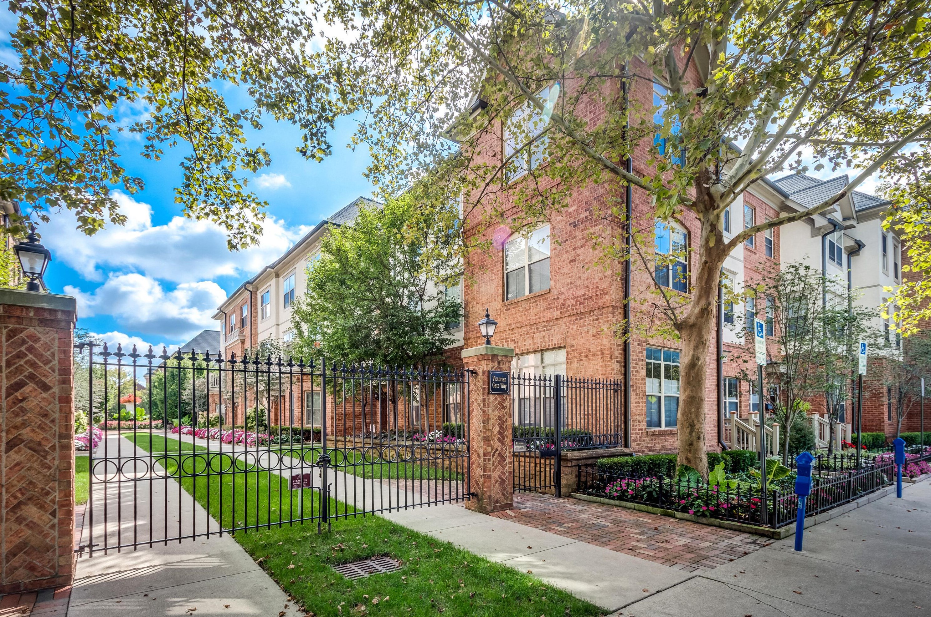 59 Victorian Gate Way, Columbus OH 43215-1675 exterior