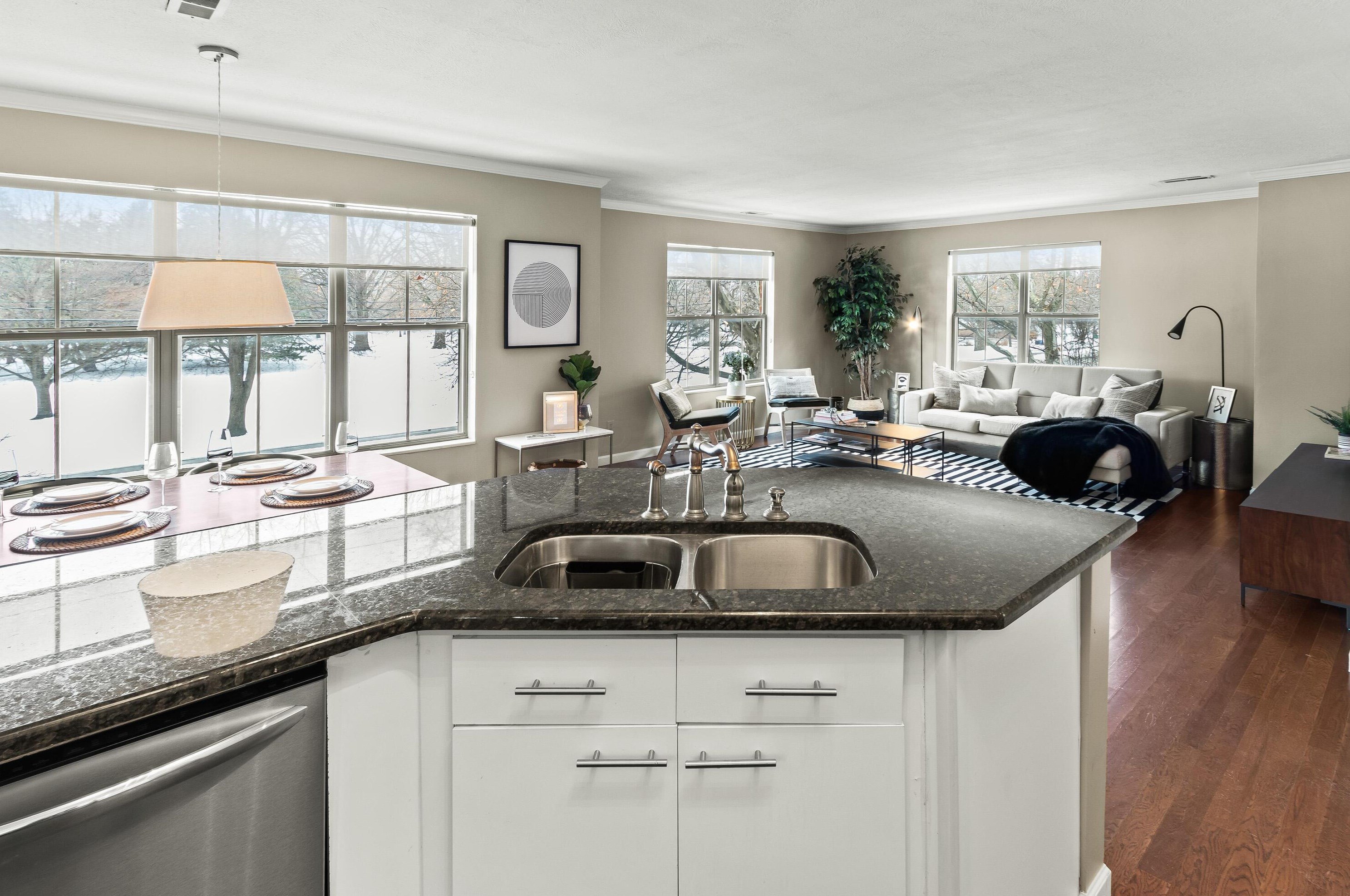 59 Victorian Gate Way, Columbus OH 43215-1675 exterior