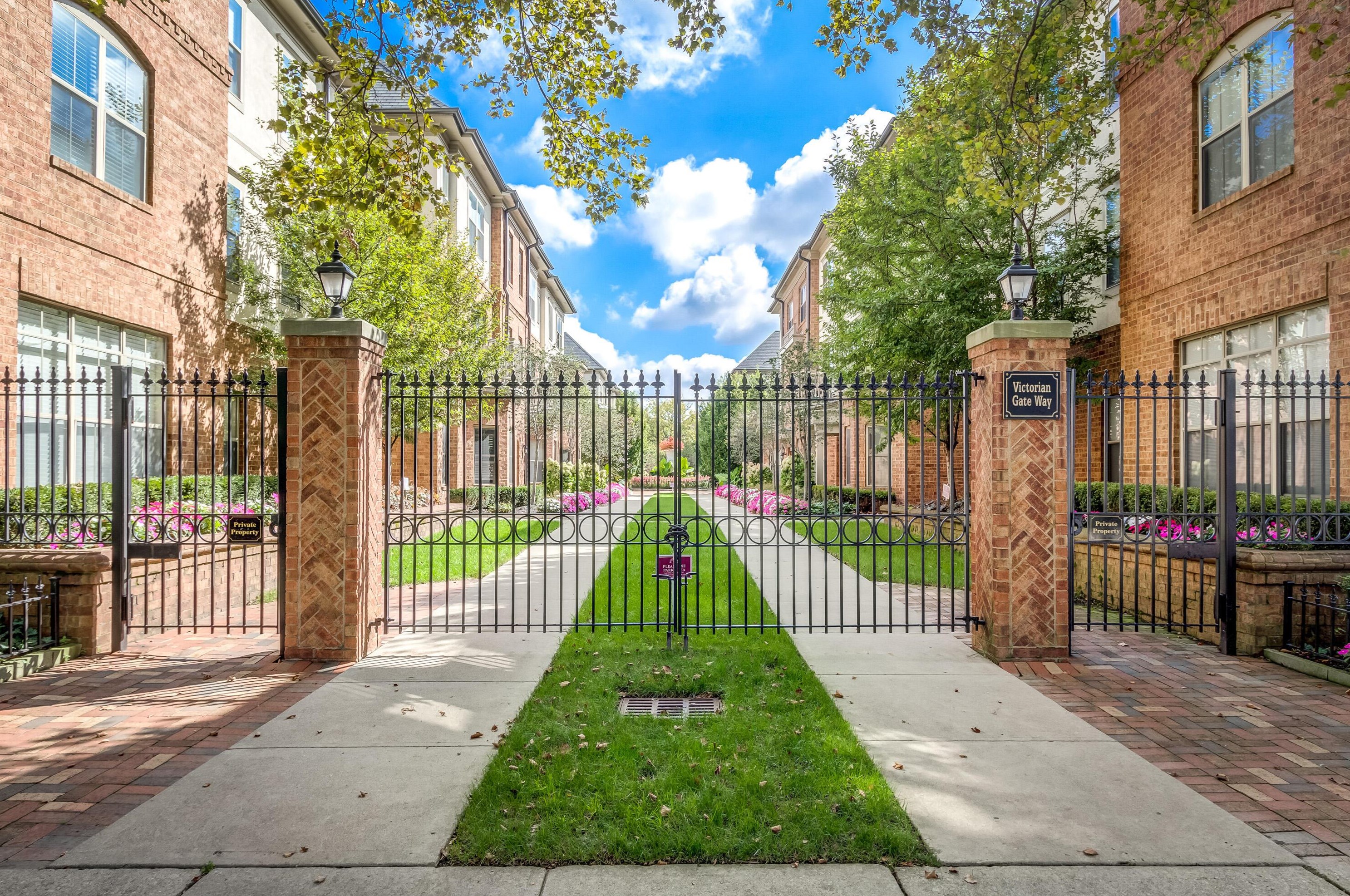 59 Victorian Gate Way, Columbus OH  43215-1683 exterior