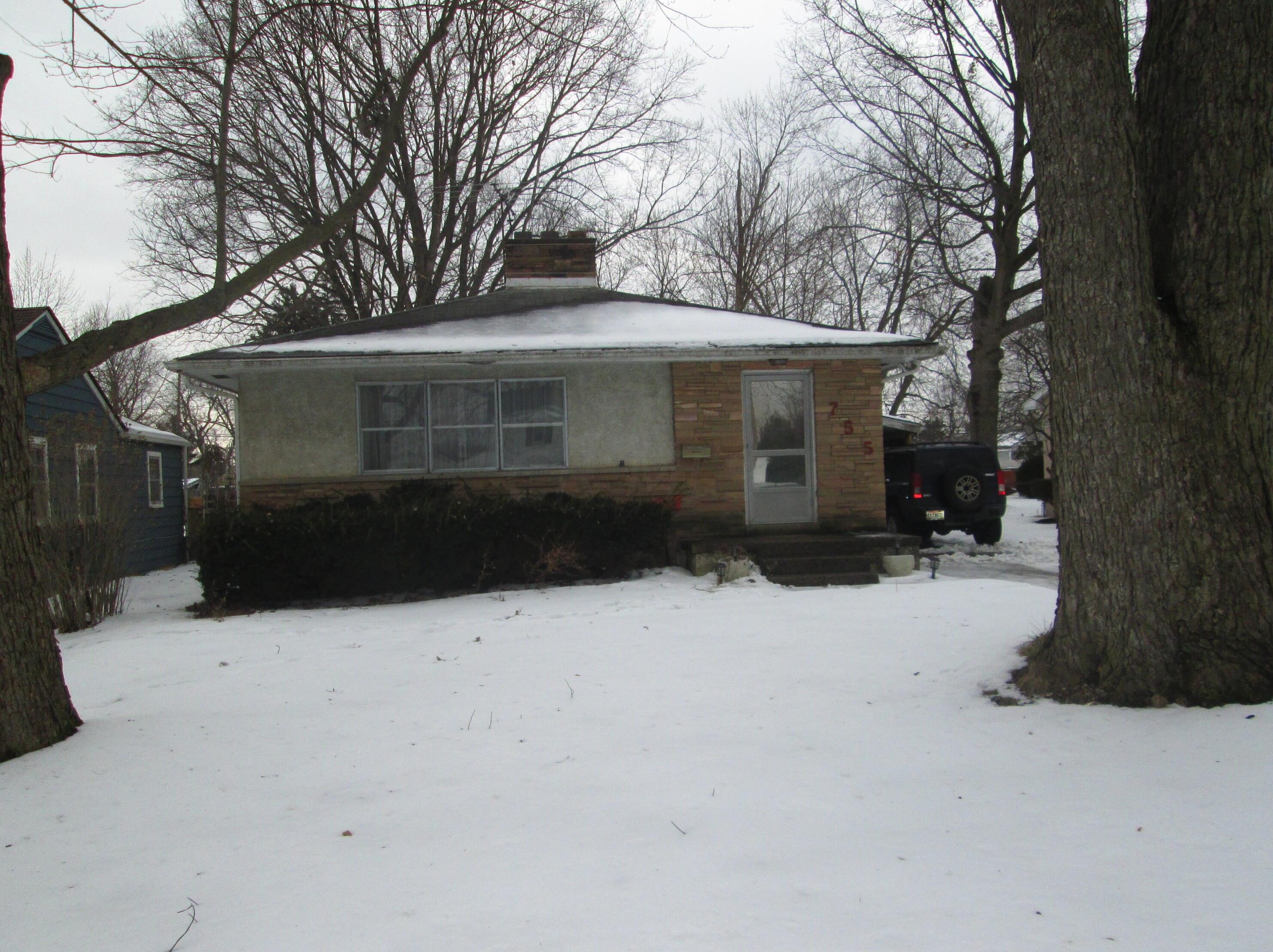 755 Bernhard Rd, Columbus OH 43213-1937 exterior