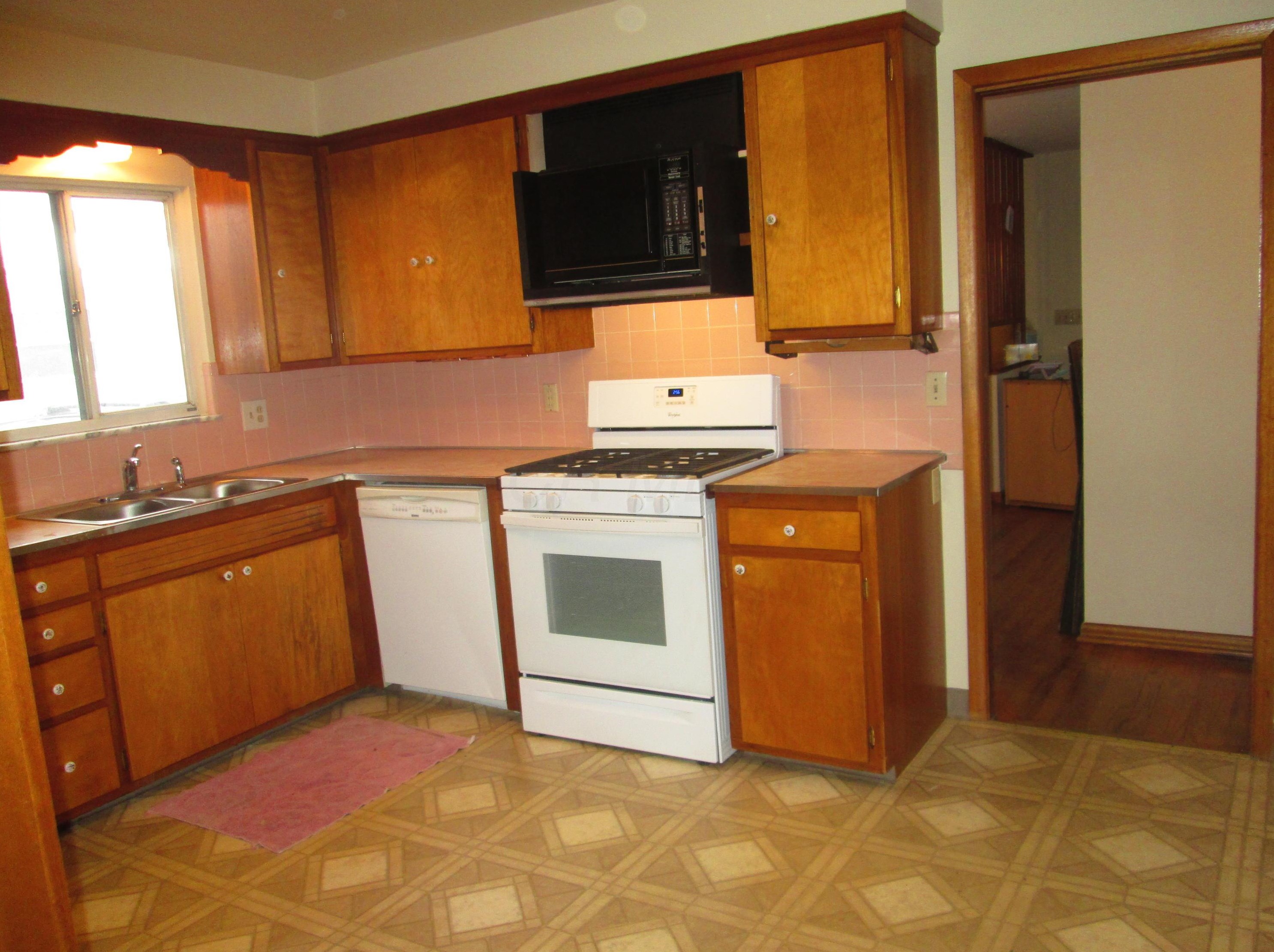 755 Bernhard Rd, Columbus OH 43213-1937 exterior