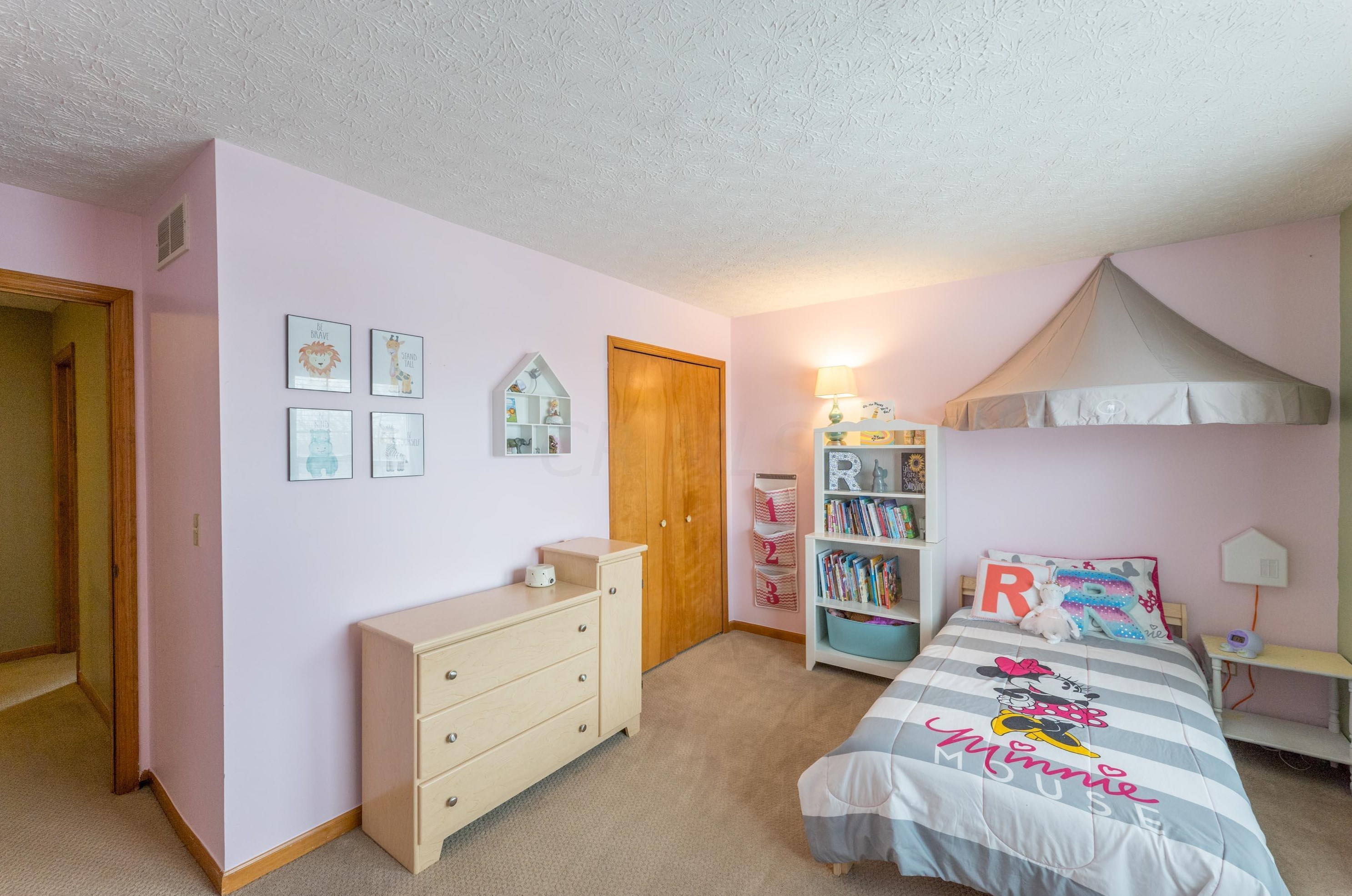 945 Leaflock Ct, Columbus OH exterior